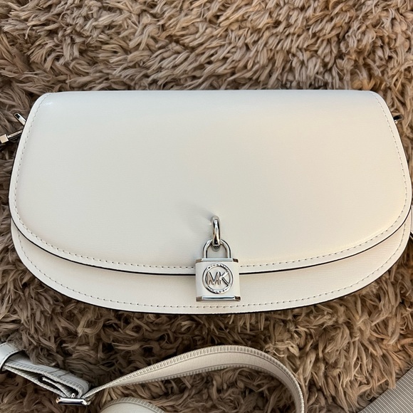 NWOT Michael Kors Mila Medium Leather Messenger Bag in Optic White - Picture 2 of 12